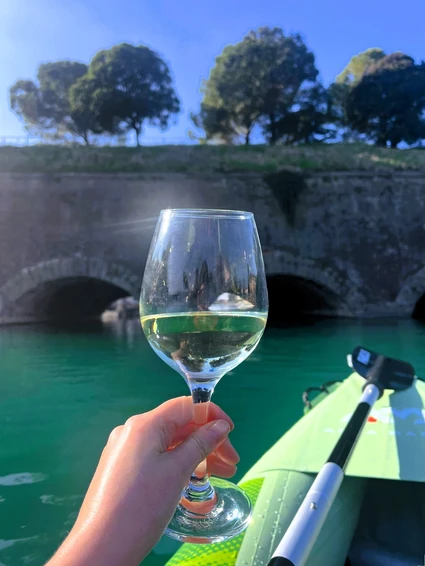 Aperitivo in Canoa a Peschiera del Garda: Tour tra le Mura UNESCO 6